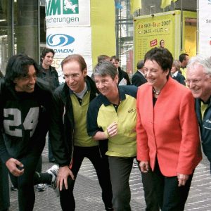Dr. Barbara Hendricks und andere beim Start des Herz-Kreis-Lauf