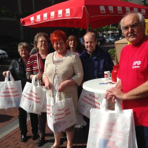 SPD Uedem verschenkt Einkaufstaschen "Für ihren nächsten Einkauf in unserem Uedem"