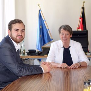 Jan Gietemann im Gespräch mit Ministerin Barbara Hendricks