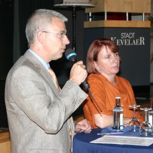 Die SPD-Landtagsabgeordneten Norbert Killewald und Britta Altenkamp
