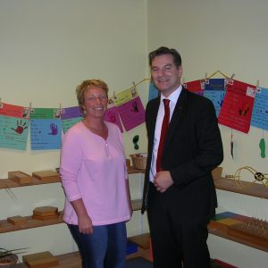 Bodo Wißen MdL mit der stellvertretenden Leiterin des Montessori-Kinderhauses in Kleve, Angela Salewski