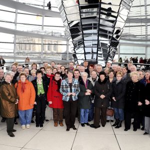EIne Gruppe aus dem Kreis Kleve mit Barbara Hendricks im Reichstag