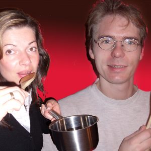 Die Kochbuchautoren Kathrin und Olaf Plotke kochen die Erbsensuppe für Samstag.