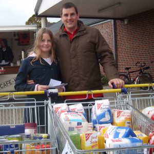 Simone Horn (11 Jahre) hatte die Ideen zu der tollen Spendenaktion. Papa Jürgen ist zurecht stolz auf seine Tochter.
