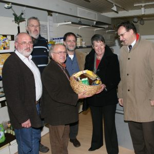 Barbara Hendricks und Jörg Lorenz mit den Verantwortlichen im Cafe Konkret