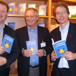 Ausgezeichnete Autoren: (v.l.) Evert Kornmayer, Heiko Vanselow und Uedems SPD-Chef Olaf Plotke.