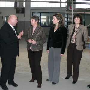 (v.l.) Betriebsratsvorsitzender Marc Schneinmann, Geschäftsführer Joachim Pawlak, Dr. Barbara Hendricks MdB, SPD-Bürgermeisterkandidatin Kathrin Plotke, Personalleiterin Karin Meuser, stellv. Betriebsratsvorsitzender Wilfried van Brakel.