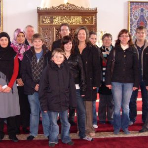 Die Uedemer Jusos und die SPD besuchten besuchten die Moschee in Duisburg.