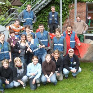 Der SPD-Vorstand brachte der Landjugend Farbe und Getränke vorbei.