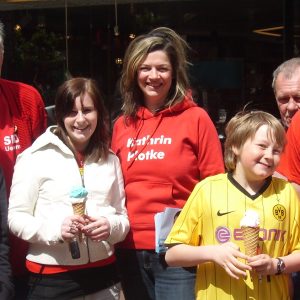 Die Uedemer SPD und ihre Jugendorganisation Jusos standen heute gemeinsam am Markt: (v.l.) Jürgen Noth, Stefanie Horn, Kathrin Plotke, Horst Winterle und Carsten Otto.