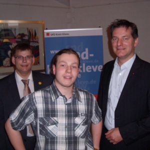 Landratskandidat Bodo Wißen (re.) mit den Uedemer Jusos Carsten Otto (li.).