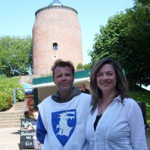 "Eine familienfreundliche Veranstaltung", lobte Bürgermeisterkandidatin Kathrin Plotke im Gespräch mit Ritterspiele-Organisator Guido Bayer.