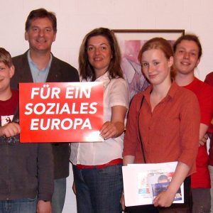 Der Landratskandidat und SPD-Landtagsabgeordnete Bodo Wißen erklärte Jugendlichen aus Uedem, wie europäische Politik gemacht wird und wie die EU funktioniert.