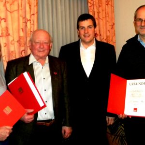 Jürgen Horn zeichnete Wolf-Dieter Lotto, Dieter Arts und Hubert Schlautmann für langjährige Mitgliedschaft aus